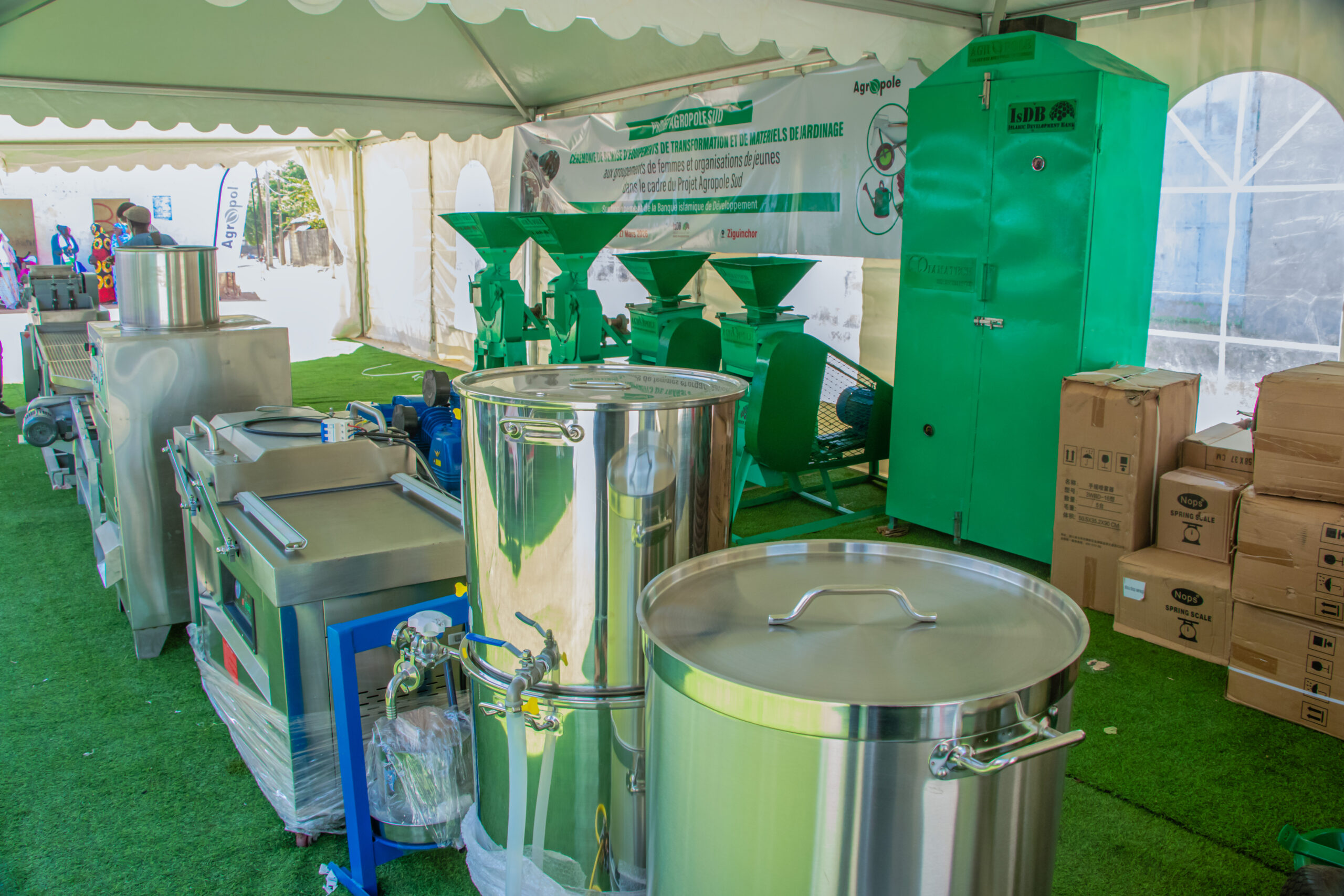 Cérémonie de lancement de la remise d’équipements de transformation et de matériels de jardinage aux groupements de femmes et aux organisations de jeunes de la Casamance.